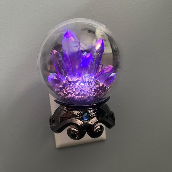 Bath Body Works Halloween 2022 CRYSTAL BALL NIGHTLIGHT Wallflower Plug Diffuser - Picture 4 of 4